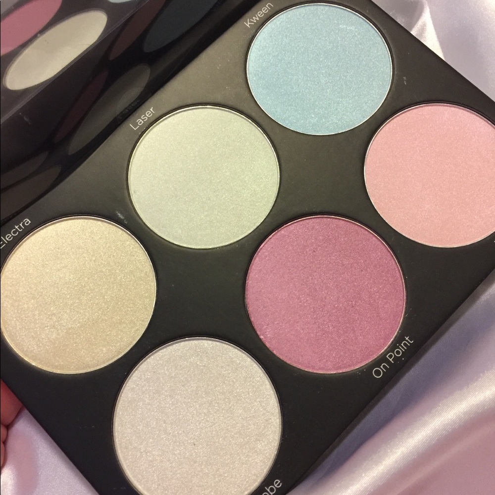 🦋New Boxed BH Cosmetics Backlight Highlight